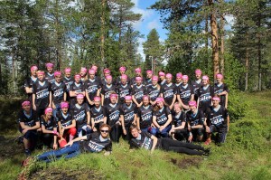 Idag fick konfirmanderna sina OLkonfa-träningströjor!! Detta förevigades med ett gruppfoto innan dagens träning!